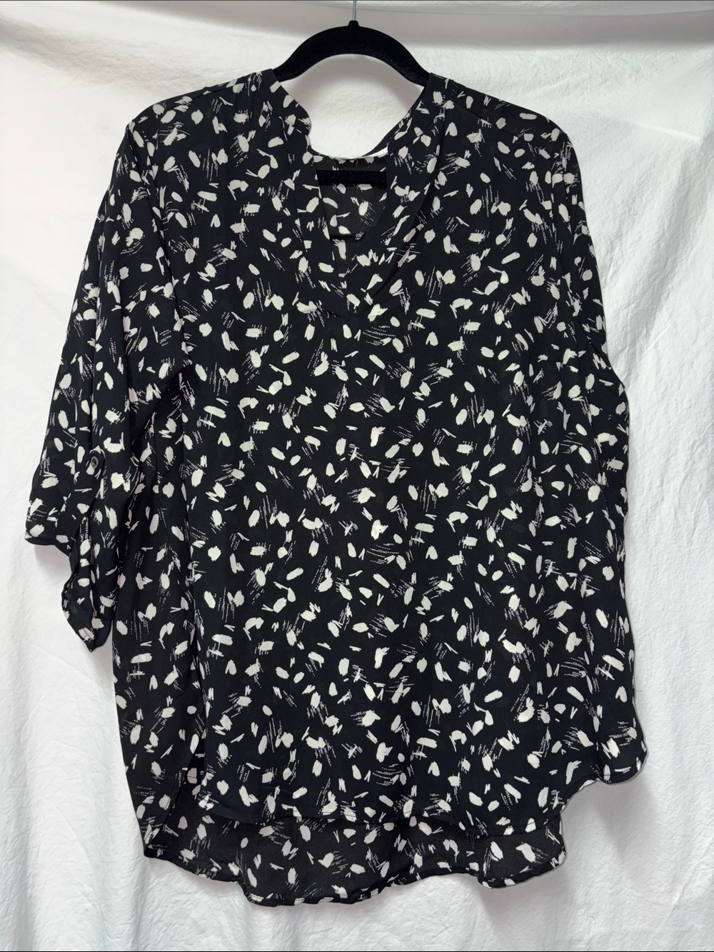 Lush 2x Black & White Abstract Print V-Neck Blouse #0066